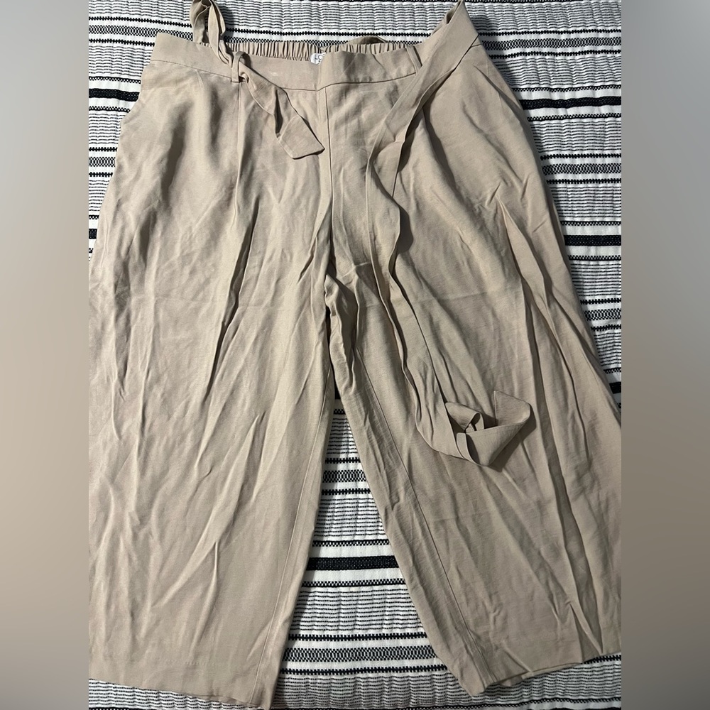 Loft wide-leg, crop khaki pant